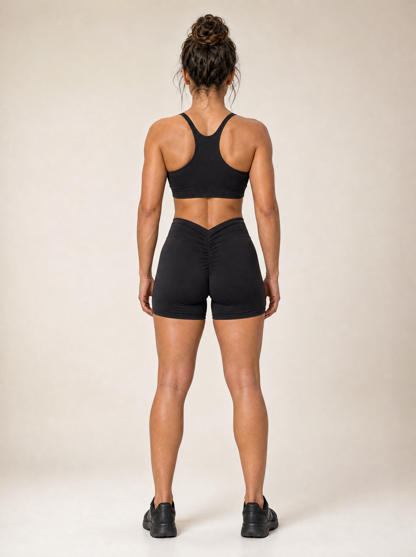 Le Short Halo vu de dos — ceinture dos en V et couture froncée centrale visibles