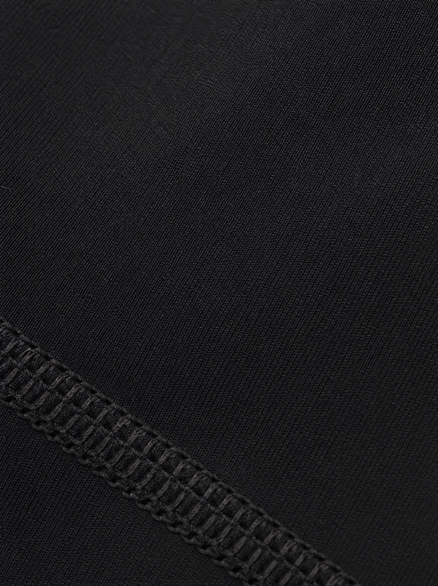 Maille du Short Halo en macro — texture extensible mate, finition sans brillance